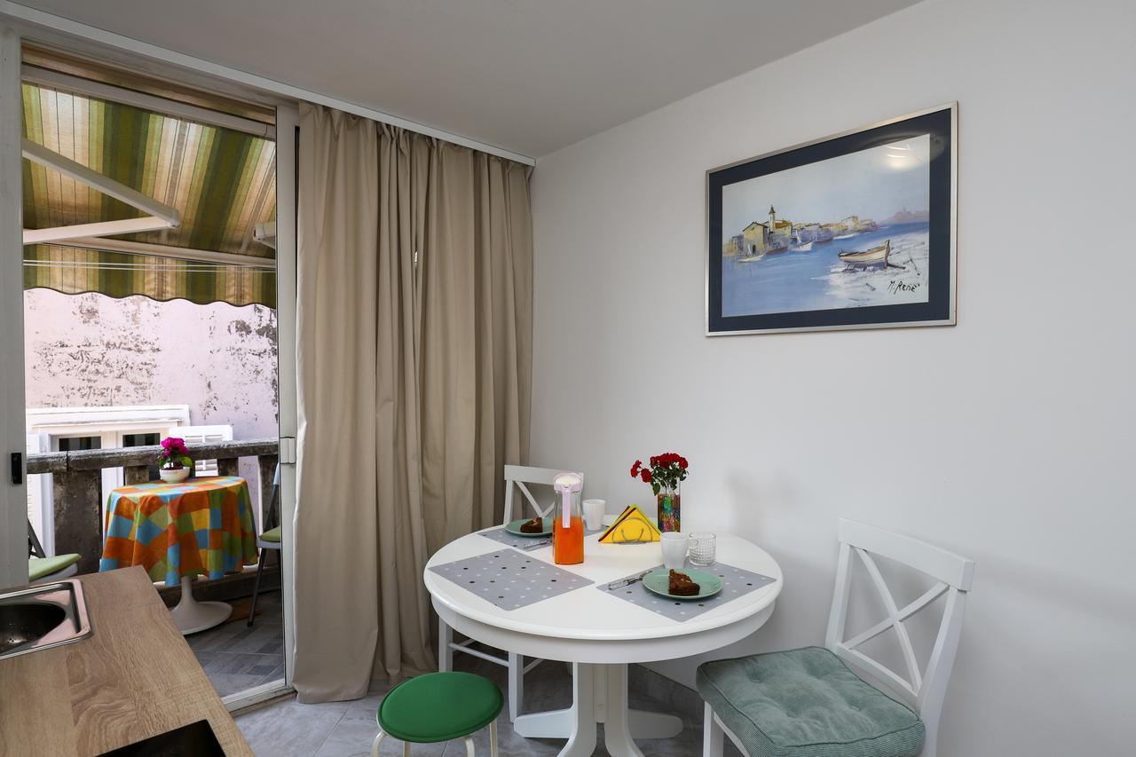Nina - Old Town Apartment
